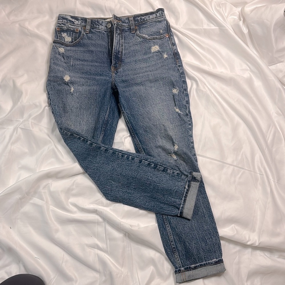 Abercrombie & Fitch The Skinny High Rise. Item 103